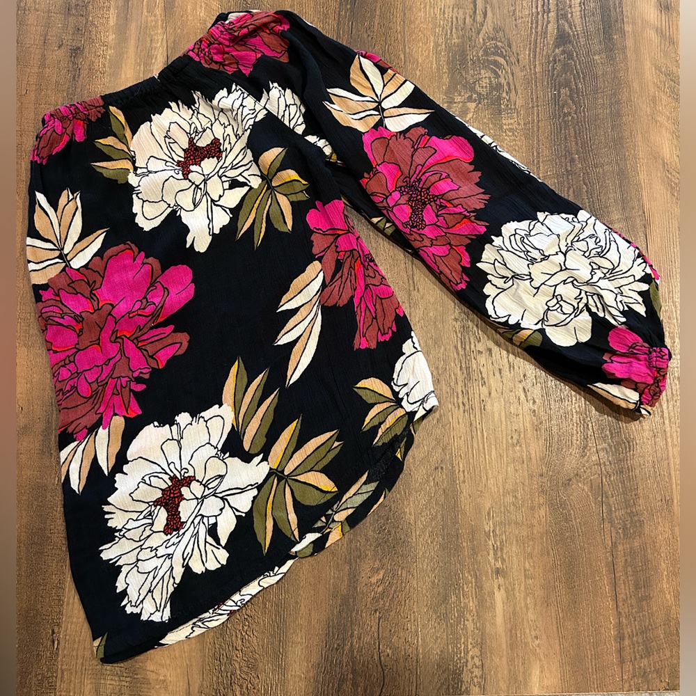 Billabong- Off the shoulder long sleeve top